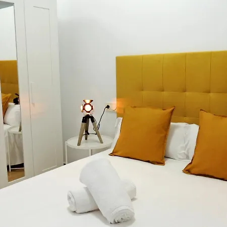 Casa Aurea-apartamento Zona Antigua,parking Y Wifi By Delabra Apartament